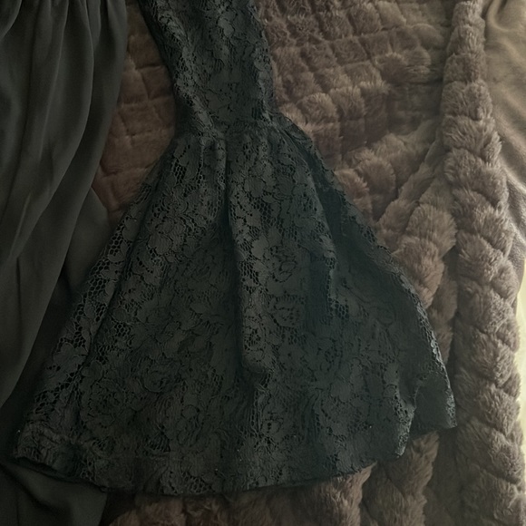 Cute dress only worn a couple of times, doesn't fit anymore. - Picture 3 of 5